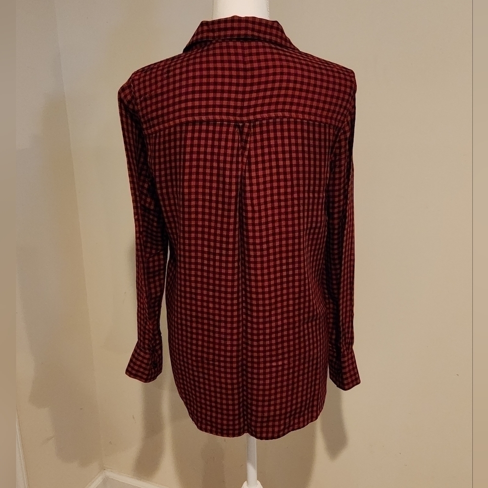 OLD Navy Women's Red and Black Plaid Button Down Shirt, size Medium - Picture 6 of 12